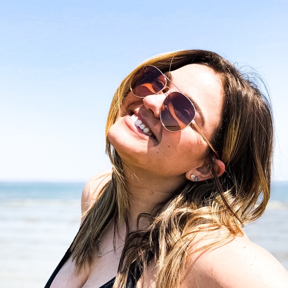 Meet your Posher, Ainsley - Picture 3 of 3